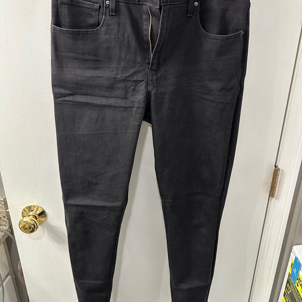 Levi's Black Skinny Jeans with Sleek Design - never worn
